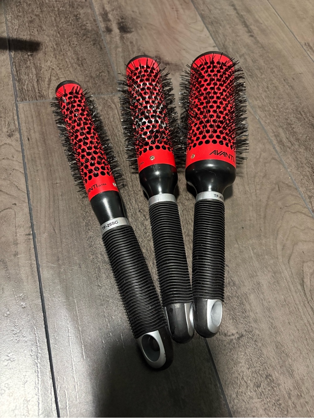 Avanti Red and Black Round Vent Brush Set - 3-Piece Styling Kit